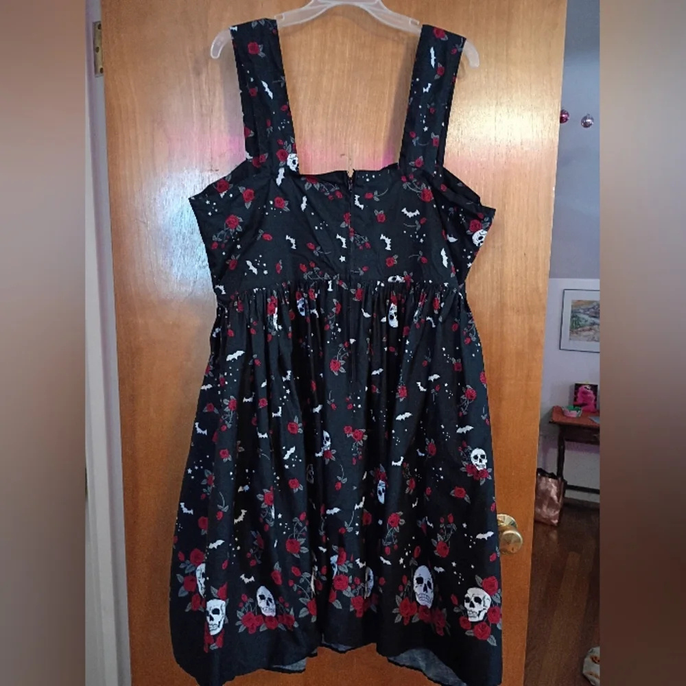 Hell Bunny Black Dress with Red Roses and White Skulls - Picture 2 of 4